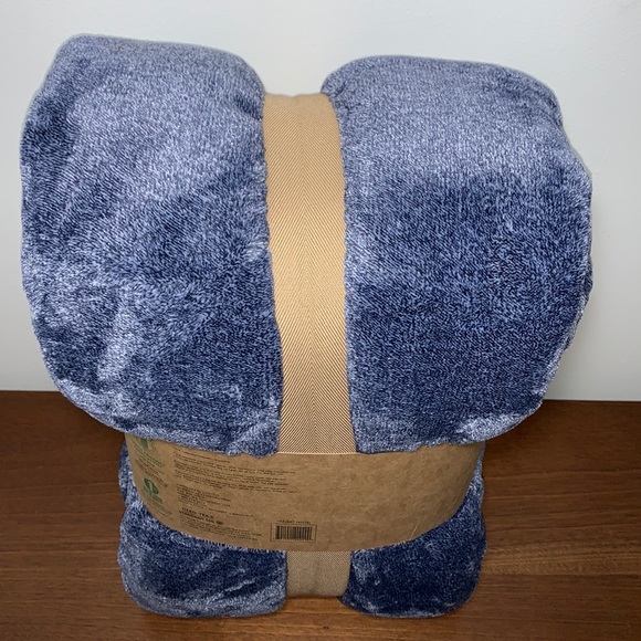 Berkshire Bedding Berkshire Life Ecosoft Queen Blanket 98 X 92